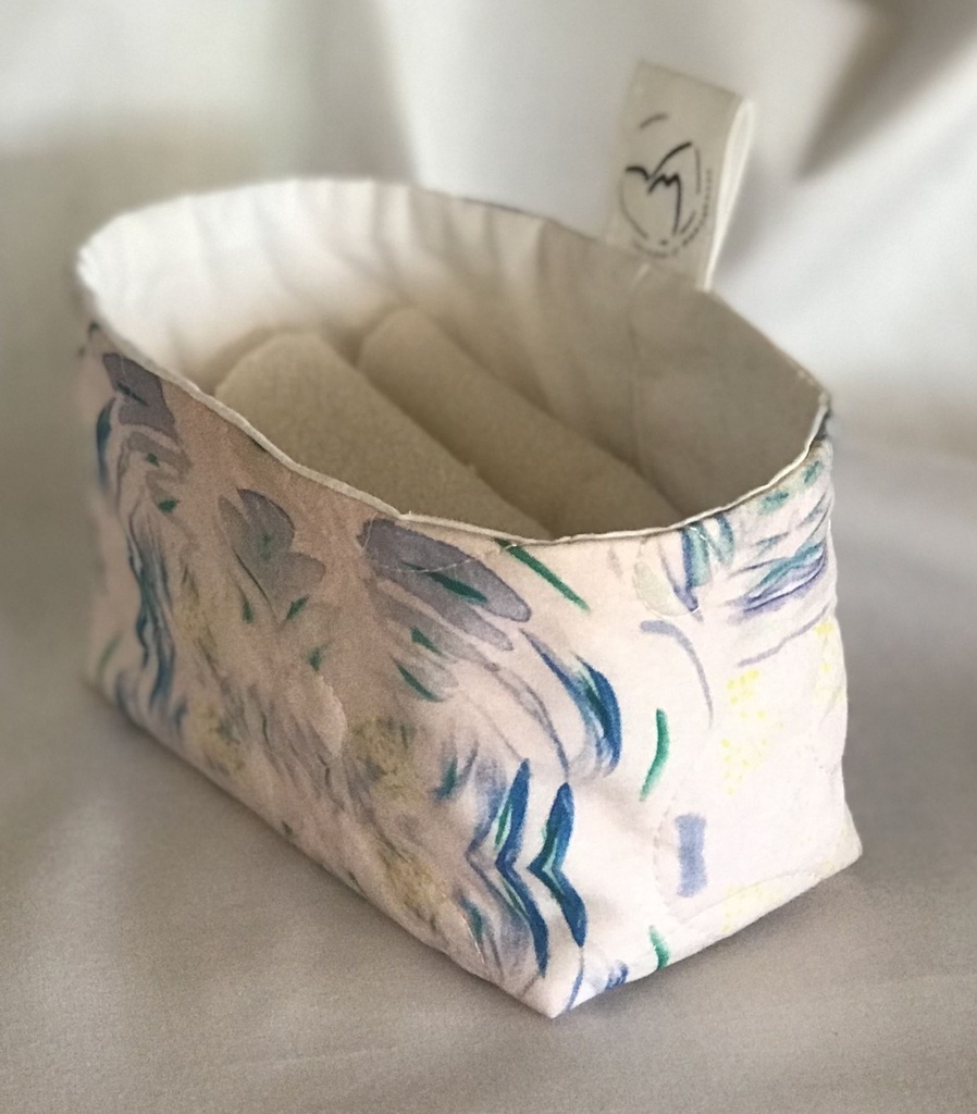 Panier  bleu avec 5 lingettes